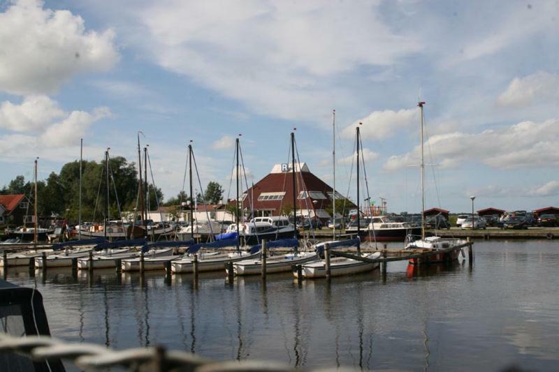 Vakantiebungalow De Groene Ster Leeuwarden Buitenkant foto